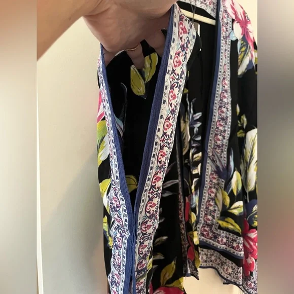 NEW! Vince Camuto Rayon Kimono Style Wrap, Ruana Black Floral OSFM - Picture 6 of 16